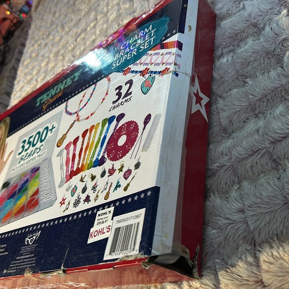 AMERICAN GIRL ULTIMATE CRAFTING KIT FOR YOU & YOUR DOLL 3500+ pc CHARM BRACELET - Picture 3 of 5